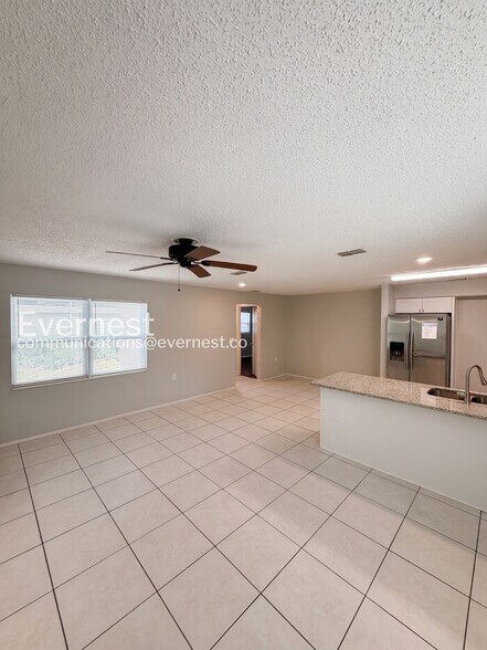 Building Photo - 10485 Lightwood St