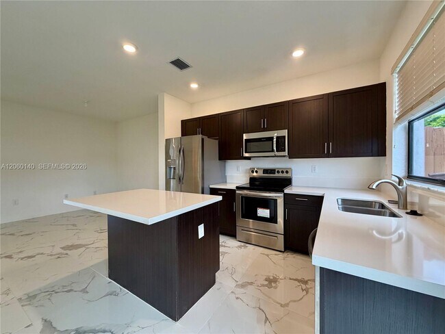 Building Photo - 18110 SW 148th Rd