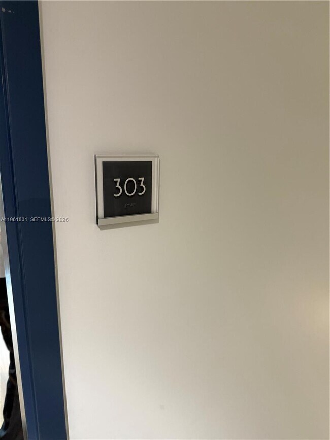 Building Photo - 437 SW 4th Ave