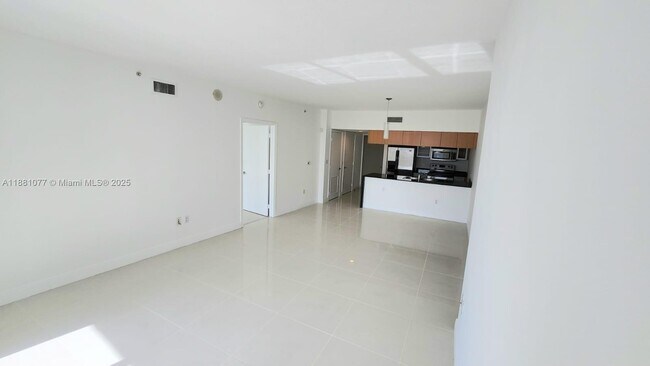 Building Photo - 1750 N Bayshore Dr