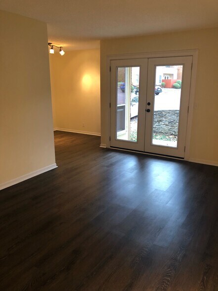 Living Room - 515 Basswood Ave