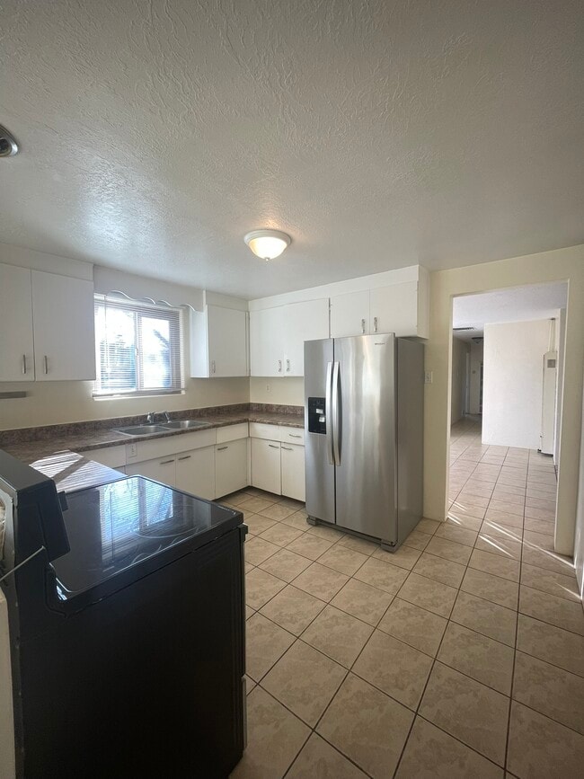 Building Photo - 3112 Colorado St NE