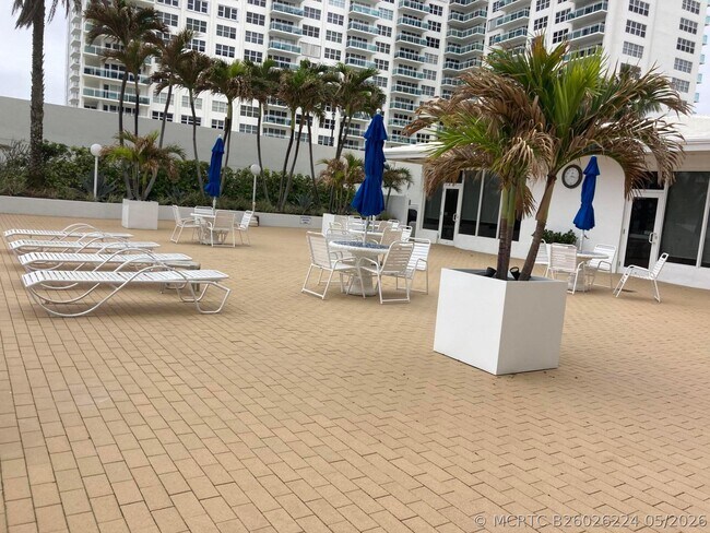 Building Photo - 4010 Galt Ocean Dr