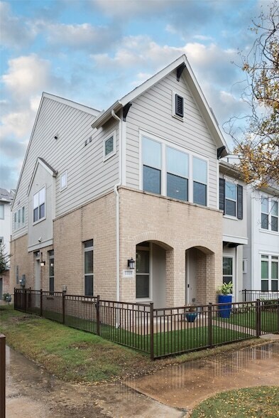 Building Photo - 1115 Manacor Ln