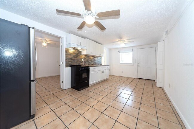 Building Photo - 620 25th St W