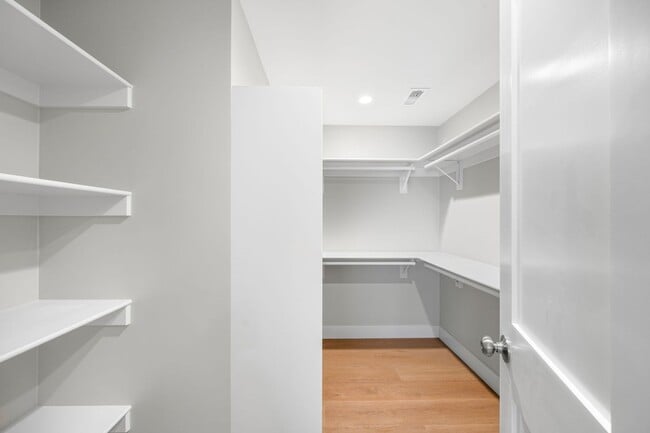 Building Photo - Remodeled 4BD, 3.5BA Home in South Park Hill with 2-Car Garage