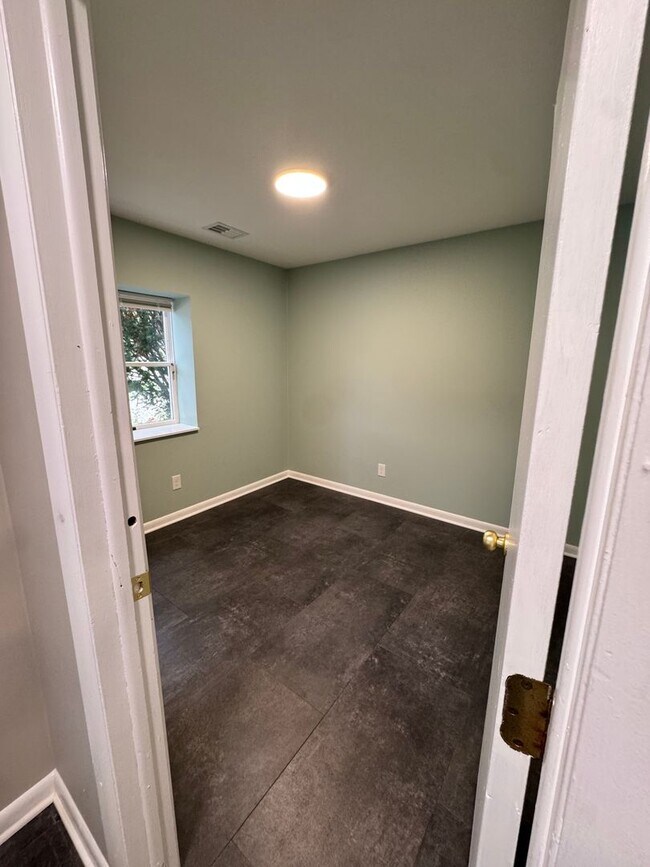 Building Photo - Spacious 4-Bedroom Home with 2 Kitchens | West Ann Arbor
