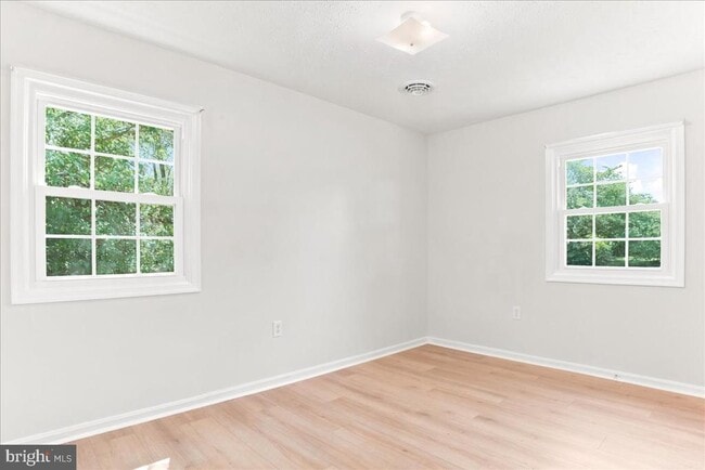 Building Photo - 102 Linwood Ct