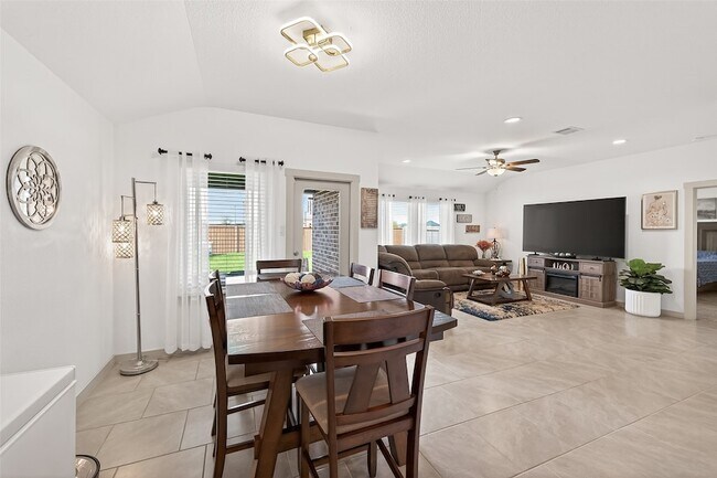 Building Photo - 29422 Paytons Park Ct