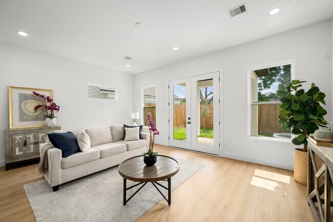 Building Photo - 5514 Hardy St