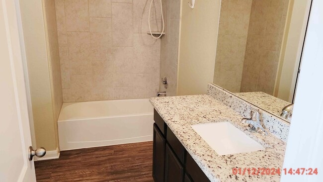 Primary bath - 1513 Chinook St