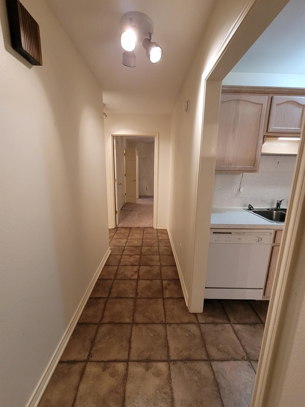 Building Photo - 640 Canada St