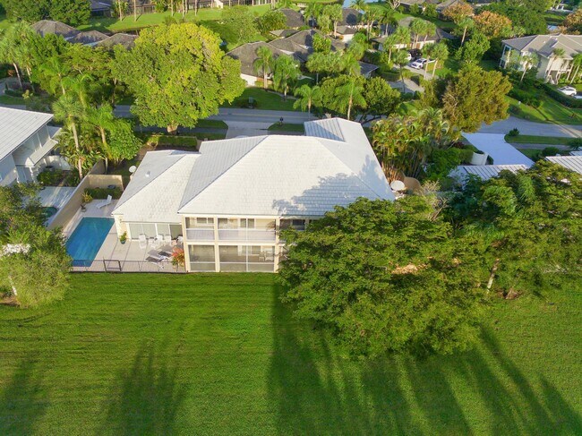 Building Photo - 11877 Pebblewood Dr