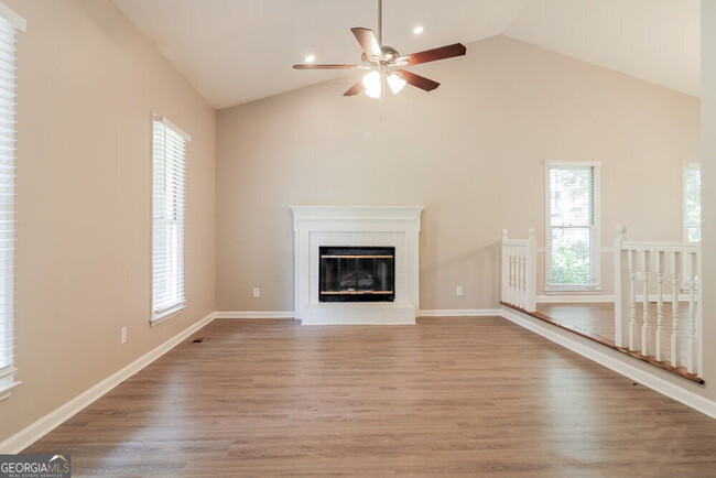 Building Photo - 8601 Stone Creek Ct