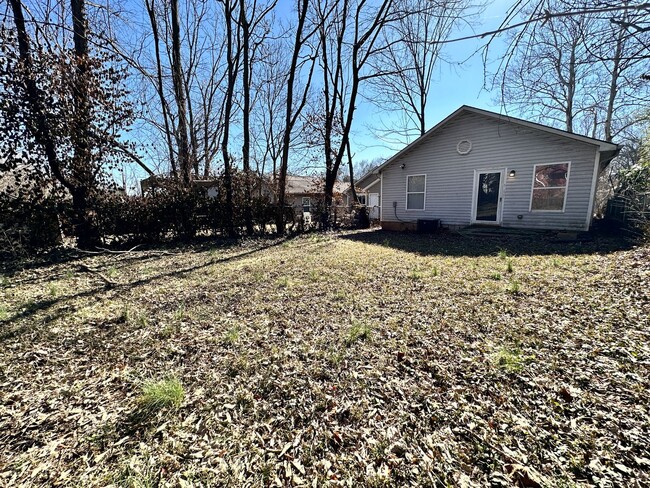 Building Photo - Three-Bedroom Ranch Close to Downtown