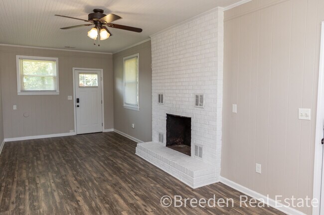 Building Photo - 1096 Elm Cir