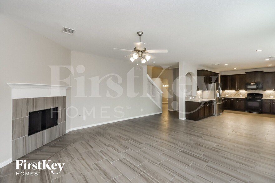 Building Photo - 10107 Stone Briar Dr