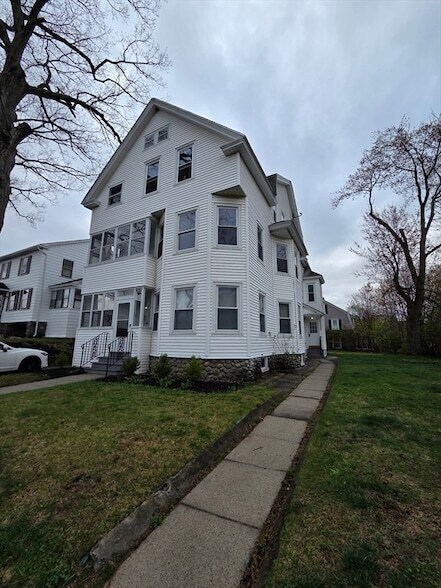 Building Photo - 15 Berkmans St