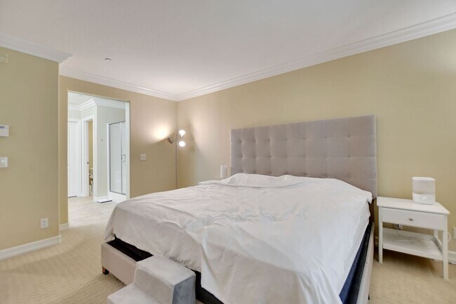 Building Photo - 15723 Parkhouse Dr