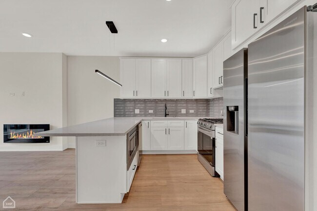 Building Photo - 4609 S St Lawrence Ave
