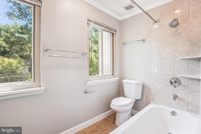 Building Photo - 3809 Hemlock Way