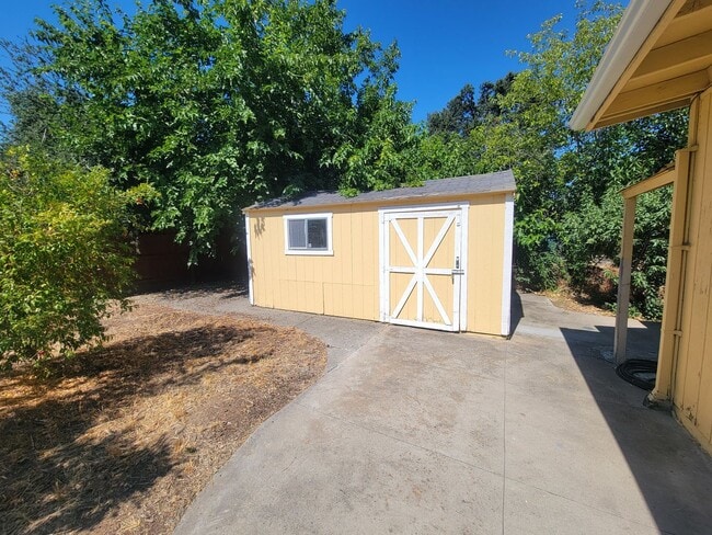Building Photo - 1528 Los Robles Blvd