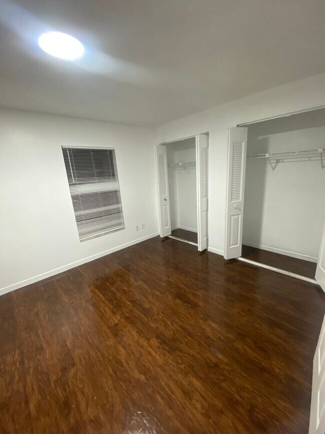 Building Photo - 1206 E 99th Ave