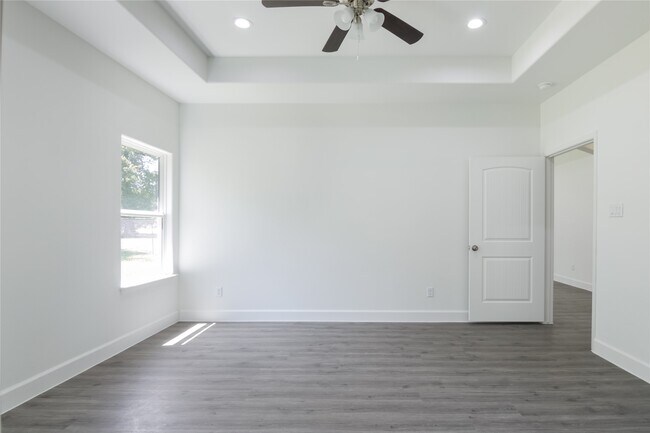 Building Photo - 336 Autumn Ln