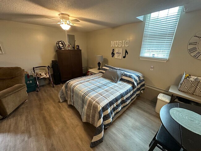 Building Photo - FULLY FURNISHED, SINGLE-FAMILY HOME IN NOR...