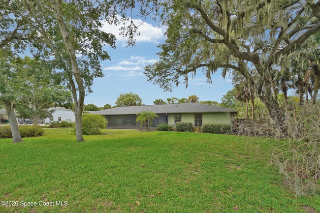 Building Photo - 670 Kings Way