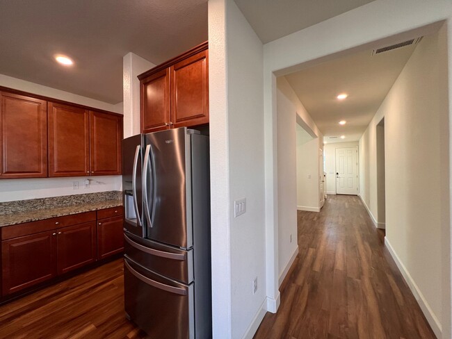 Building Photo - **MOVE-IN SPECIAL $500 OFF 1st Month** Lar...