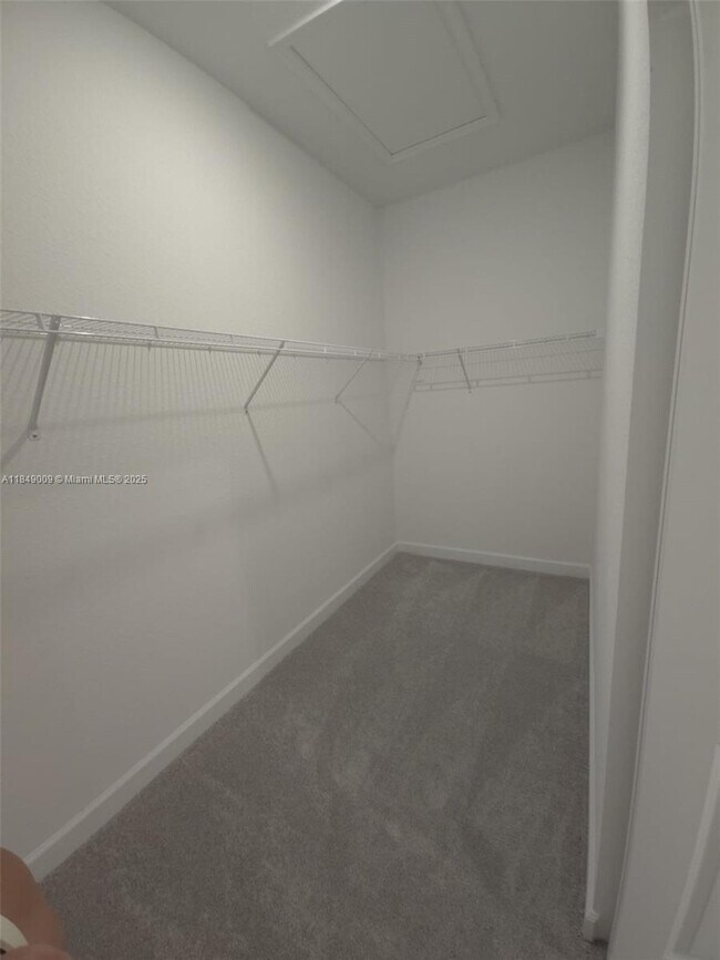 Building Photo - 321 SE Crossoak Ln