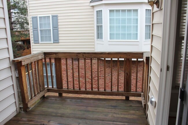 Building Photo - Beautiful 3-Level Townhouse with Finished Basement & Garage
