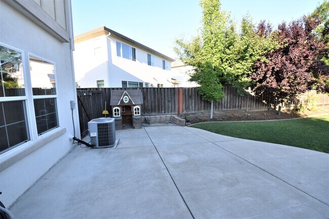 Building Photo - 3814 Black Butte Rd