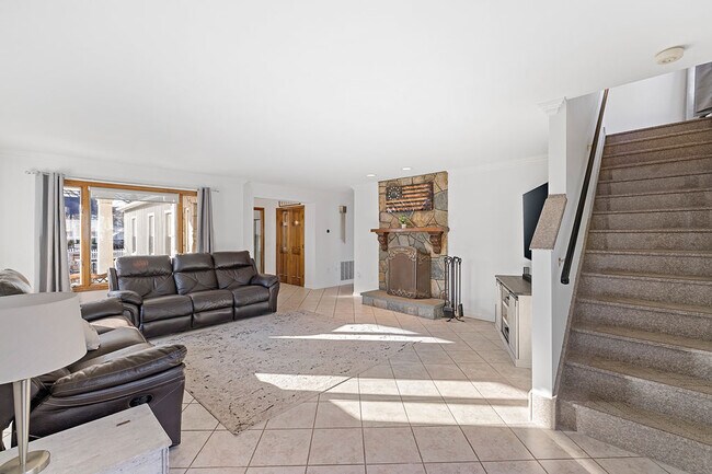 Building Photo - 14 Plymouth Ave