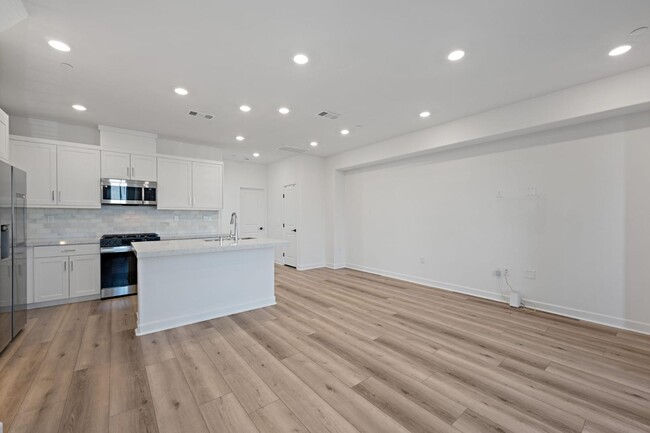 Building Photo - 2245 Epoca Wy
