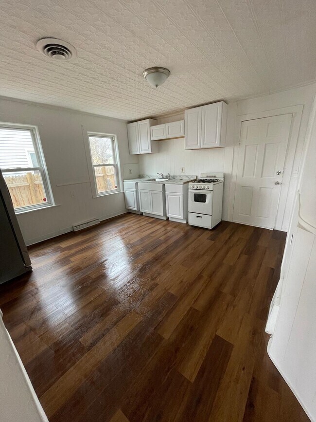 Building Photo - 7 Shedds Ave