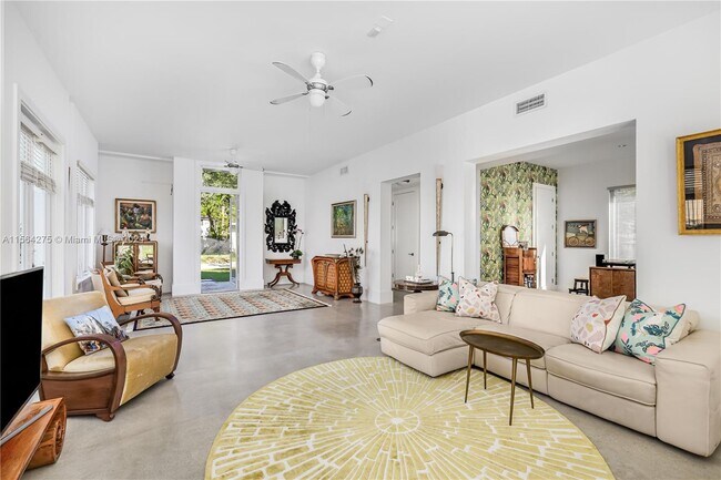 Building Photo - 696 NE 68th St