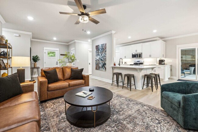 Building Photo - 10 Granshire Dr