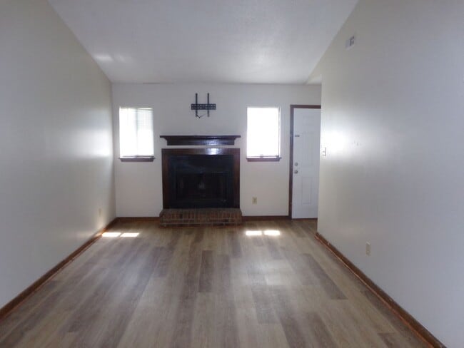 Building Photo - Charming Duplex in Havelock