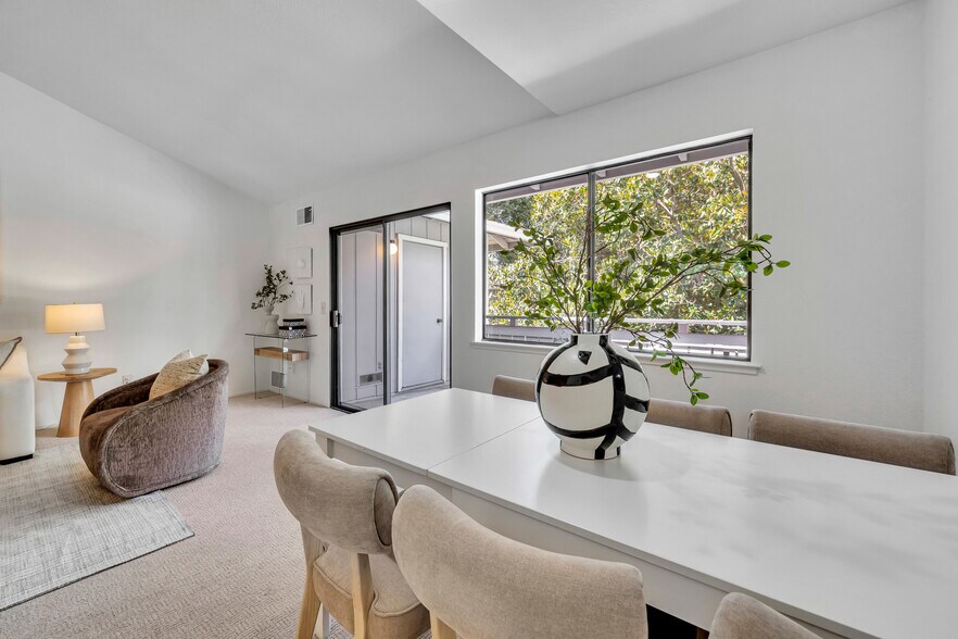 Building Photo - 39751 Bissy Cmn