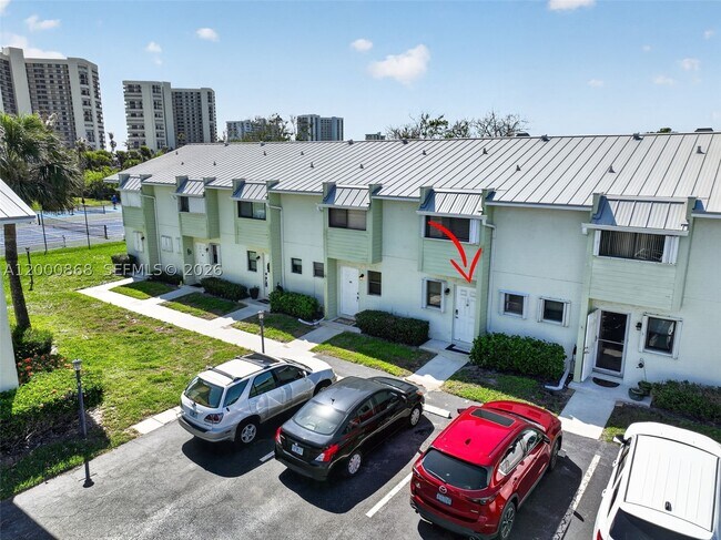 Building Photo - 9425 S Ocean Dr