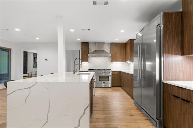 Building Photo - 9415 Hill View Dr