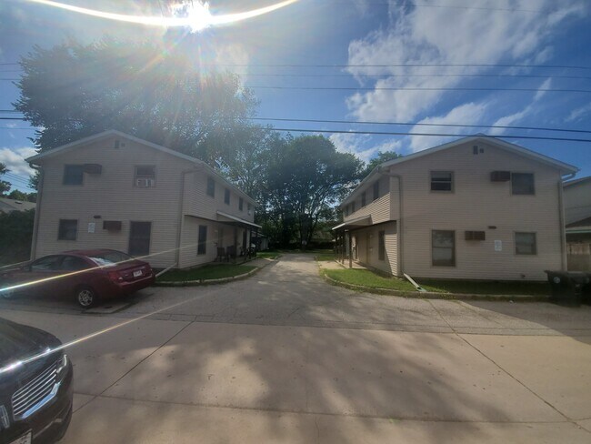 Building Photo - 426 18th Pl S