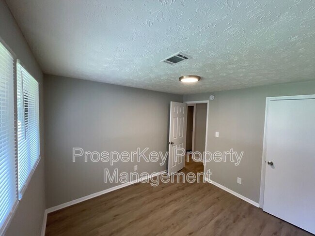 Building Photo - 7613 Suwannee Ct