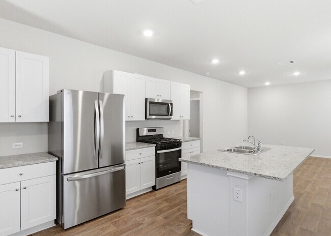 Building Photo - 3 Bedroom Home with Open Layout and Covered Patio in Creekside Farms!