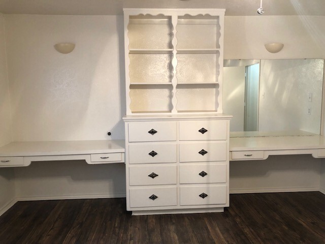 Building Photo - One bedroom by TWU