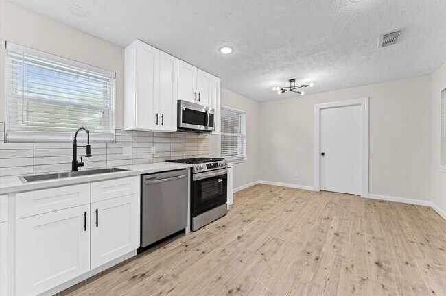 Building Photo - 27241 Wells Ln