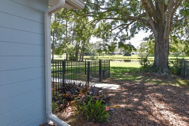 Building Photo - 919 Viscaya Blvd