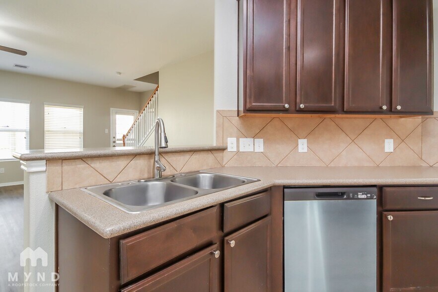 Building Photo - 5019 Forest Hurst Dr
